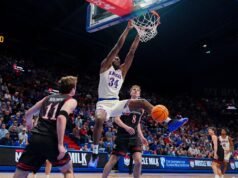 17號堪薩斯州利用深度輕鬆擊敗戴維森