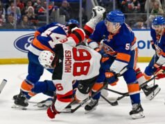 亞當·佩萊克 (Adam Pelek) 為島民隊對陣魔鬼隊贏得了比賽的製胜球