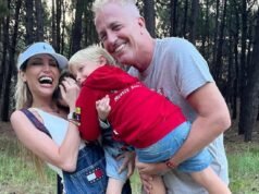 馬利和她的女兒向維姬·切波利塔基斯眨了眨眼,產生了甜蜜的感覺