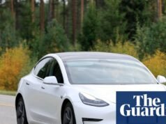 由於馬斯克的銷售抵制,特斯拉在歐洲推出了更便宜的 Model 3 版本特斯拉