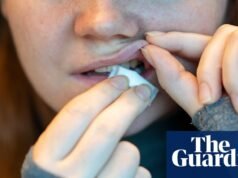 英國八分之一的 14 至 17 歲年輕人表示他們曾使用過尼古丁袋健康