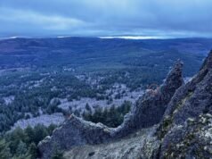 “危險”的繩索救援使徒步旅行者從馬鞍山 40 英尺高處墜落