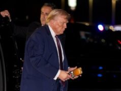 一名美國官員表示,海岸警衛隊正在追踪另一艘幫助委內瑞拉逃避制裁的油輪