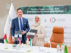 “阿聯酋眼科”和“巴斯科姆帕爾默研究所”之間的了解。