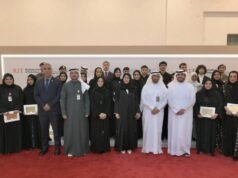 建築商福利畢業文憑課程“迪拜的身份與外交”。