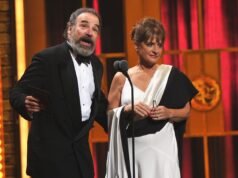 曼迪·帕廷金和帕蒂·盧波恩向羅布·萊納致敬