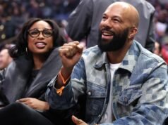 詹妮弗·哈德森和康曼在芝加哥熊隊的比賽中