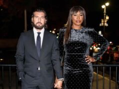 維納斯·威廉姆斯身穿透明蕾絲婚紗與安德里亞·普雷蒂結婚