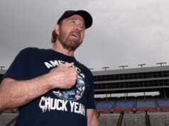 查克·諾里斯 (Chuck Norris) 的第一任妻子黛安·霍萊切克 (Dianne Holechek) 去世,享年 84 歲