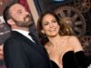 詹妮弗·洛佩茲 (Jennifer Lopez) 身穿偏光印花與本·阿弗萊克 (Ben Affleck) 重聚