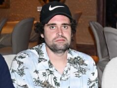 羅伯·萊納的兒子尼克在被指控謀殺後仍處於自殺監視和單獨監禁狀態(獨家)