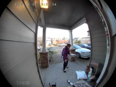 視頻:格雷沙姆家中的聖誕包裹被盜,女子被捕