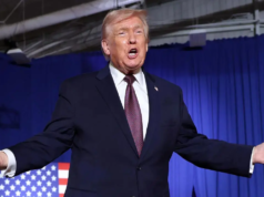 唐納德·特朗普 (Donald Trump) 解除了近 30 名外交官的大使職務