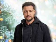 泰勒·海因斯 (Tyler Hynes) 與家人和 1,000 名粉絲共度平安夜