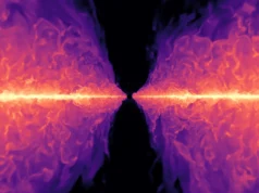 這個模擬揭示了黑洞附近到底發生了什麼。