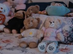 新文件進入學校槍擊受害者的房間