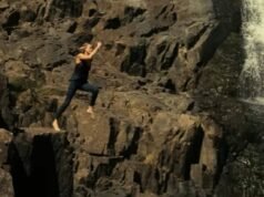 查理茲·塞隆在 Netflix 驚悚片中拯救生命