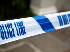 男子被發現死亡後,警方以涉嫌謀殺罪逮捕了兩人