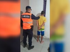 一名男子在進入 25 de Mayo 社區的一所房屋後試圖逃跑,鄰居們逮捕了他