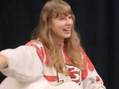 泰勒·斯威夫特 (Taylor Swift) 中斷 Eras Tour 排練,大喊橄欖球