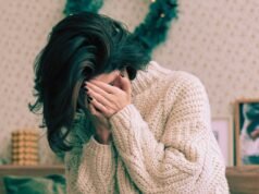 有人擲骰子,有人面臨艱難的考驗