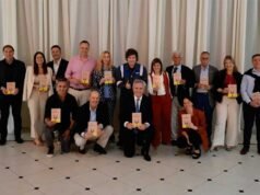 哈維爾·麥利 (Javier Miley) 在奧利沃斯與部長理事會舉行燒烤會,評估這一年和 2026 年項目