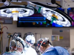 一名 11 歲男孩需要兩個新器官,醫生正在創造歷史。