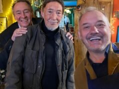 鮑勃·莫蒂默 (Bob Mortimer) 在為《聖誕之死》明星打出 74 支本壘打後向“了不起的傢伙”克里斯·雷 (Chris Ray) 致敬
