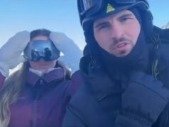 《愛情島》明星們一起飛往海外度過浪漫的第一個聖誕節,此前否認了他們不會長久的猜測