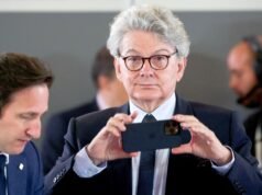 美國監禁五名被指控審查制度的歐洲人後,歐盟警告可能採取行動世界新聞