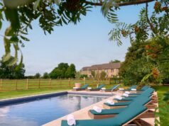 鄉村 SPA 酒店,設有室外熱水浴缸