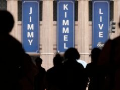 吉米·金梅爾在英國的“另類聖誕訊息”中開玩笑說法西斯主義:NPR