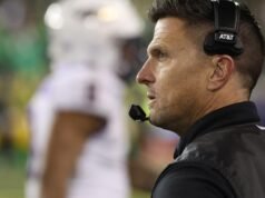 鮑勃·切斯尼 (Bob Chesney) 帶著詹姆斯·麥迪遜 (James Madison) 協調員來到加州大學洛杉磯分校 (UCLA)