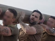 J.D. Vance 與美國海軍陸戰隊一起進行 90 分鐘的緊張訓練