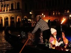 奧林匹克聖火沿著威尼斯大運河歷史性地傳遞
