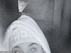 一張令人毛骨悚然的照片曝光,一名竊賊深夜闖入格雷格·布夫的家並偷走了兩把手槍