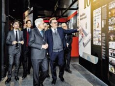 共和五十年展覽吸引了大量觀眾。所有對話