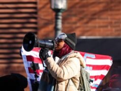 世界各地的創作者和社區都在反對 ICE