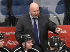 在 KHL 服役一段時間後,Bonoit Groulx 重返瑞士服役