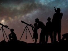 農村地區的天空較暗。但對天文學感興趣的學生的資源較少。學校裡的望遠鏡可以提供幫助。