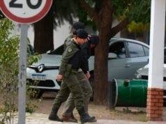 在搜查過程中,一名危險毒販因藏有可卡因被捕