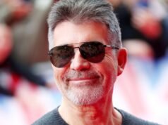 西蒙·考威爾簽約拍攝《Warts》和《All X Factor》紀錄片,其中收錄了《Heavy Rebellion》中未曾出現過的鏡頭。