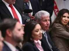 特朗普官員試圖為 ICE 槍擊事件辯護。這對你來說會適得其反嗎?