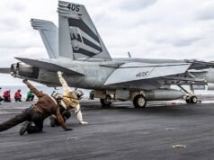 美軍在霍爾木茲海峽進行實彈演習前向伊朗發出警告