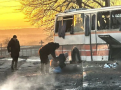 俄羅斯無人機在烏克蘭撞上公交車造成15人死亡世界新聞