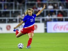 峰會簽下巴黎圣日耳曼隊的伊娃·加蒂諾