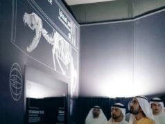 穆罕默德·本·拉希德參觀了“生命與生物多樣性實驗室”。