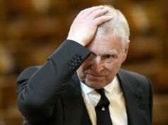 英國首相斯塔默敦促前安德魯王子配合調查愛潑斯坦檔案性侵犯新聞