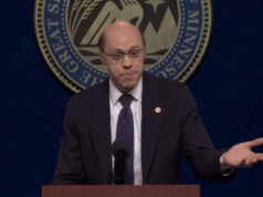 《週六夜現場》在最新的冷開草圖中瞄準了 ICE 和邊境沙皇湯姆·霍曼