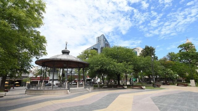 tiempo-plaza-algo-nublado-373718-082056.jpg